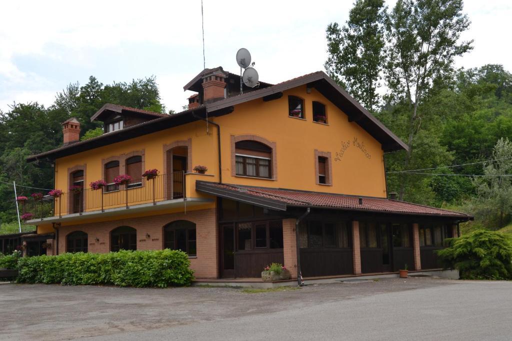 Trattoria Vecchio Mulino Bed and Breakfast Niella Tanaro Exterior foto